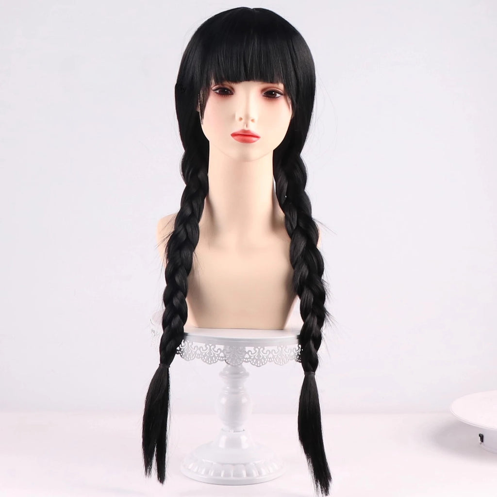 Perruque cosplay Mercredi Addams, cheveux noirs lisses avec frange et longues tresses. 